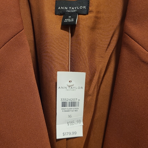 Blazer - Picture 5 of 6